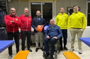 Rugby, un defibrillatore in dono dal Circolo dei Vigili del Fuoco