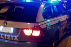 Rapina al negozio di alimentari: accoltellato il titolare