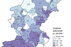 Covid, leggera risalita dei casi. Stabili i ricoveri