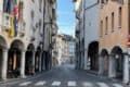 Nuovi parcometri e pulizia dei portici: Bellunum all’opera in centro