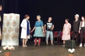 “Colpa del Birus o del Modesto?”: risate a teatro con la commedia brillante