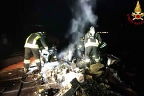 Incendio al tetto di legno: paura in un condominio di Sedico