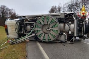 Incidente a Trichiana: si ribalta l’autobotte per gli spurghi