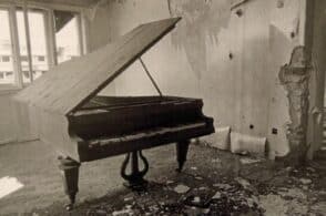 Il pianista e l’orrore del ghetto: al Comunale risuona la “Musica miracolosa”