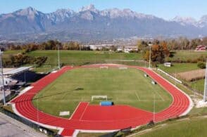 Taglio del nastro per la nuova pista d’atletica: «Opera attesissima»