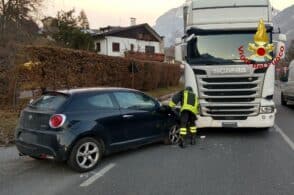 Auto contro camion: ferito il guidatore e lunghe code sulla Alemagna