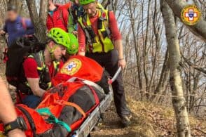 Scivola e si rompe la caviglia, soccorsa escursionista 24enne