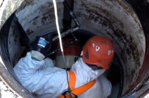 Tubi nuovi senza scavo: risanato un tratto di fognatura lungo il lago