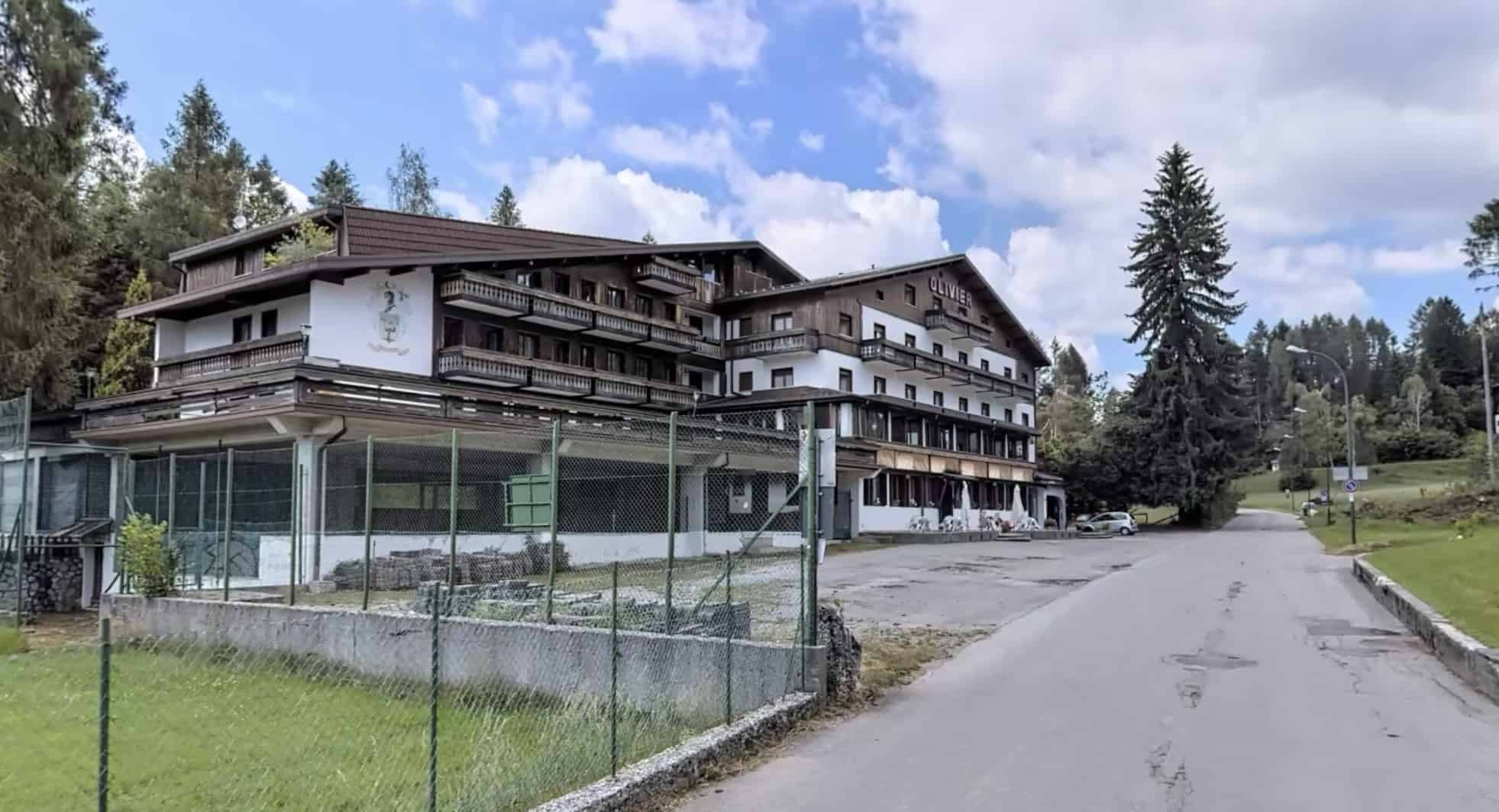Nevegal “deprezzato”: il vecchio albergo Olivier all’asta per un quarto del valore