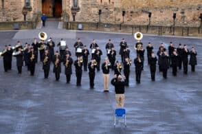 I marines suonano al Comunale. Concerto Belluno-Longarone per il Vajont