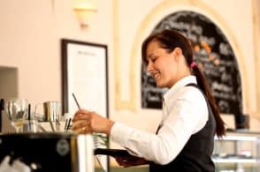 Lavoratori introvabili: a rischio sanità, sociale, turismo e commercio