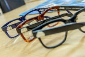Laboratorio solidale, gli occhiali e la moda “Made in Cadore” nel segno dell’inclusione