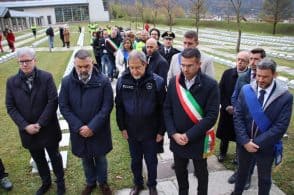 Il ministro della Protezione Civile Musumeci visita il Vajont: «Il diritto alla sicurezza è diritto alla vita»