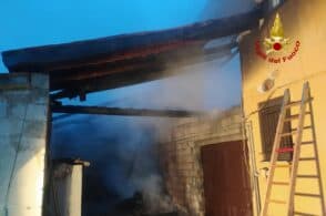 A fuoco il tetto di un’abitazione: notte di spavento in Cadore