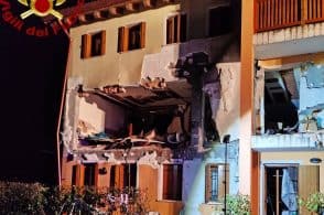 Fuga di gas: esplosione in una palazzina. Un ferito e 22 evacuati