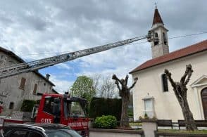 Un pezzo del campanile si rompe, chiesa di Salce inagibile