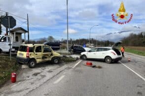 Incidente sul Boscon, il conducente dell’auto rimane incastrato tra le lamiere
