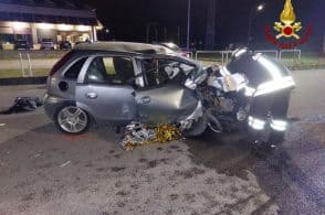 Auto contro un muretto alla Fenadora, quattro persone ferite