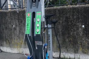 Riparazione e ricarica delle biciclette: installate due colonnine