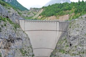 Messa e raduno dei trattori, la festa del ringraziamento agricolo ricorda il Vajont