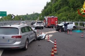 Contromano sulla A27 e schianto fatale: un morto e due feriti