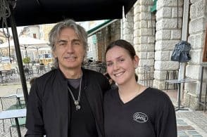 Ligabue in giro nel Bellunese, sosta selfie con i fan