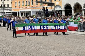 Belluno città alpina, in 25mila per la sfilata delle penne nere