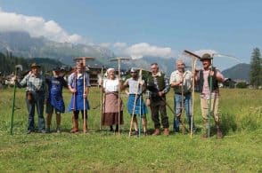 “El bon de l’ansuda”: la piana di Falcade abbraccia la festa di primavera