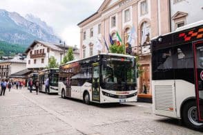 Dolomiti Bus, 4 nuovi mezzi: «Il futuro del servizio urbano cortinese»