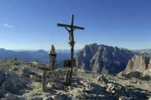 Club alpino italiano: «Stop a nuove croci sulle cime delle montagne»