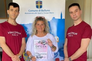 Donne a lezione di difesa personale in riva al Piave