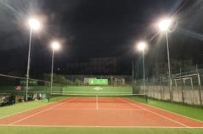 Più luce, meno spese: illuminazione a led per i campo da tennis