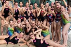 Nuoto sincronizzato: spettacolo in piscina con le Water Butterflies