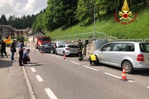 Maxi-tamponamento sulla Alemagna, tre auto coinvolte e cinque feriti