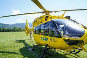 Nonno e nipoti fermi in ferrata per la stanchezza, interviene Falco 2