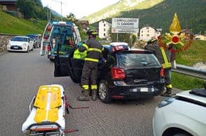 Scontro tra due auto, un ferito