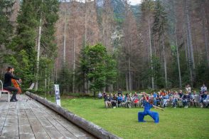 “Dancing on Bach”: musica e danza nella foresta di Somadida