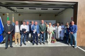 Una targa per celebrare il nuovo Pronto Soccorso