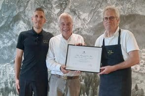 Pizzeria Tre Pini, Confcommercio premia i sessant’anni di attività