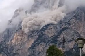 Frana sul Sorapis, dalla Croda Marcora: nuvola di polvere sopra San Vito