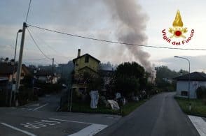 Incendio in una casa a Longano, i pompieri salvano un cane