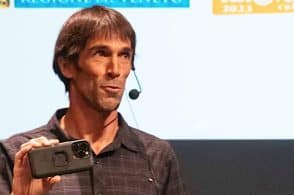 Oltre le Vette chiude col botto: Hervé Barmasse incanta il Comunale