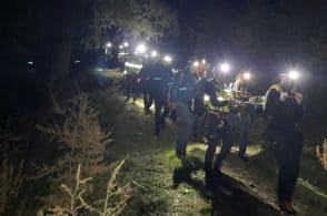 Si fa male insieme al nonno cacciatore: intervento notturno per i soccorritori