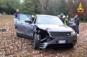 Il cervo sbuca all’improvviso e l’auto lo centra. Bambina sotto shock