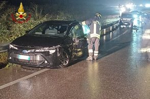 Scontro a catena: quattro auto si schiantano sull’Agordina, un ferito