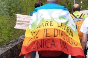 In piazza per la pace: «Non voltiamoci dall’altra parte»