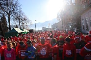 In 900 alla corsa dei Babbi Natale: i più veloci Loris Minella e Marina Giotto