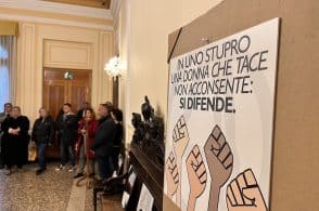 La violenza di genere osservata speciale dai ragazzi, 11 classi alla mostra di Anarkikka