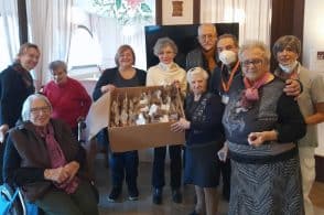 Duecentocinquanta panettoni agli ospiti delle case di riposo