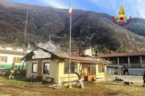 Sede degli alpini in fiamme, cause del rogo sotto la lente